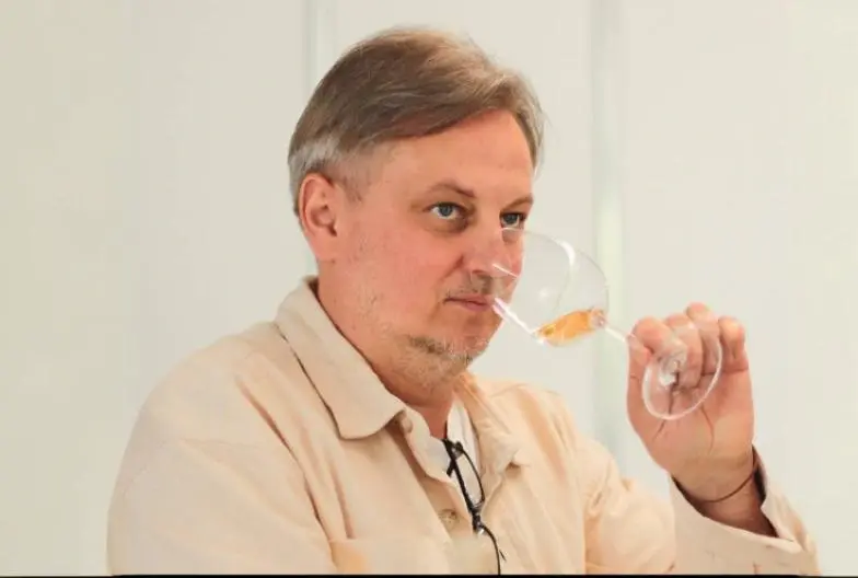 Олександр Шкарніков менеджер з продажів Monbar